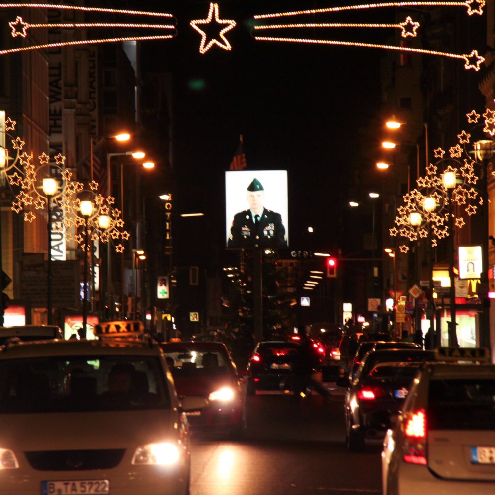 Chckpoint Charlie at night
